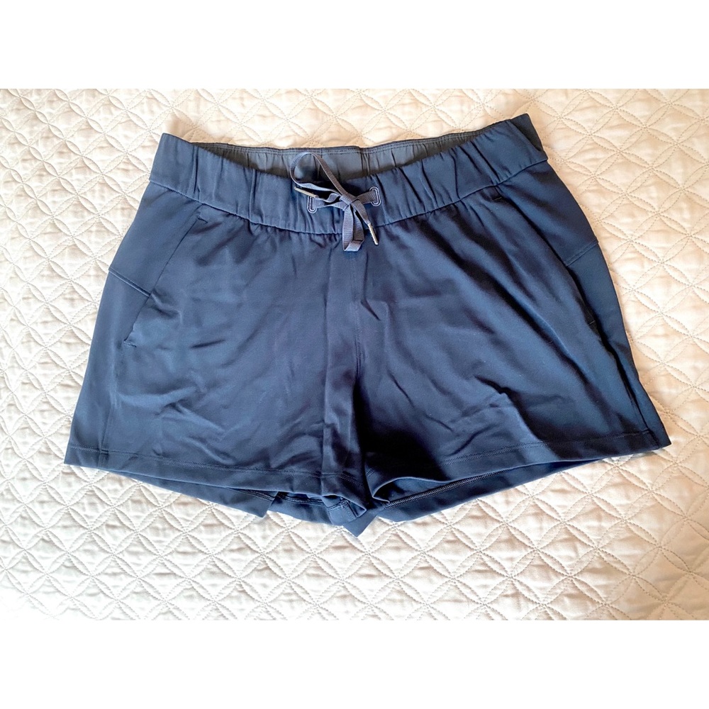 Lululemon shorts size 8